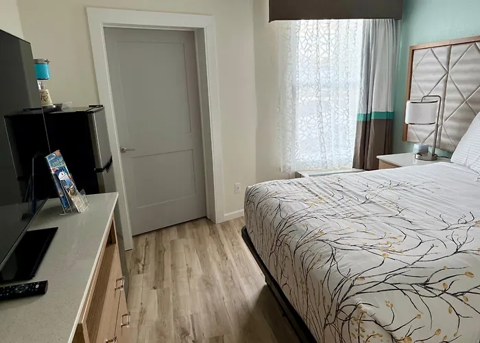 New 2026-Ocean Sands Beach Boutique Inn-24Hr Sauna And Salt-Mineral Pool-Free Beach Bikes And Famous Beach-Fresh Baked Cookies-Popcorn-In Room Bathrobes-Sunscreen-65 Inch Tvsnetflix-Bedside Candy-Free Laundry- 4 Grand Black Beds-Call & Save-1-252-Aha